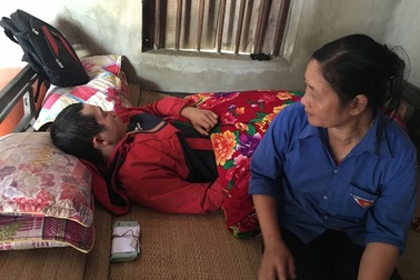 Hơn 50 triệu đồng đến với người phụ nữ chồng mất sớm, con trai bị u não