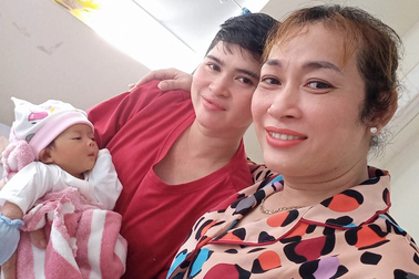 Cặp đôi chuyển giới cưới gấp: "Em ơi, anh đẻ rồi!"