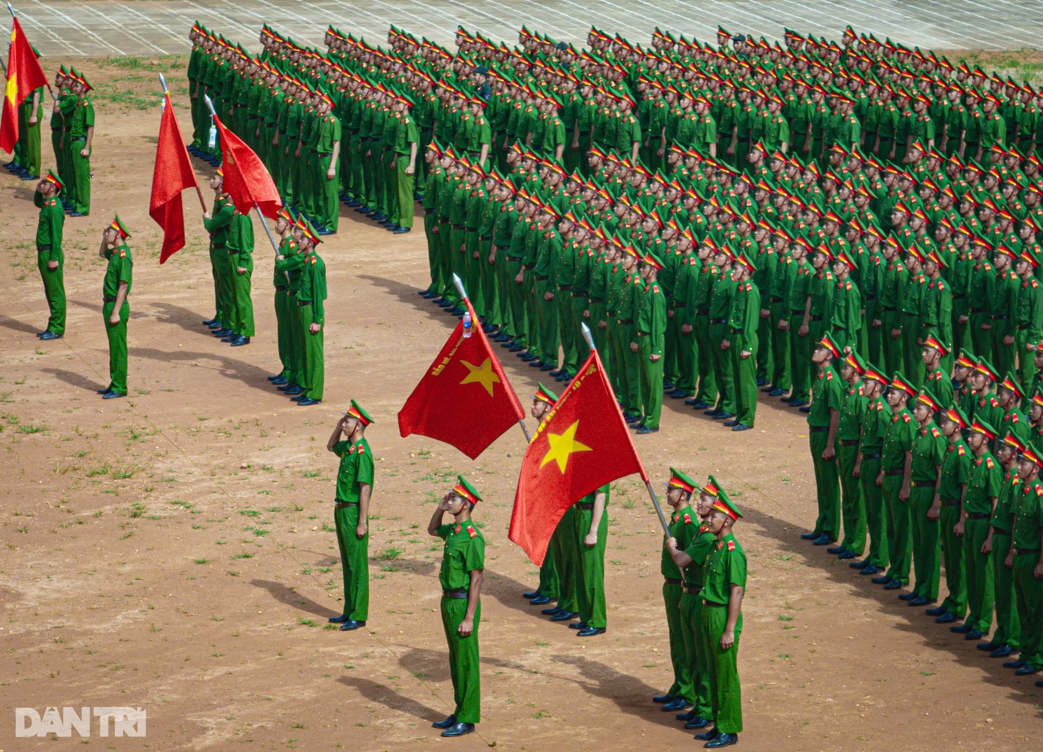 Đại uý 3 lần làm khối trưởng diễu binh kể chuyện vượt khó, vượt khổ - 2