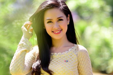 BTV xinh đẹp Thuý Hằng bất ngờ chia tay bản tin Thời sự 19h