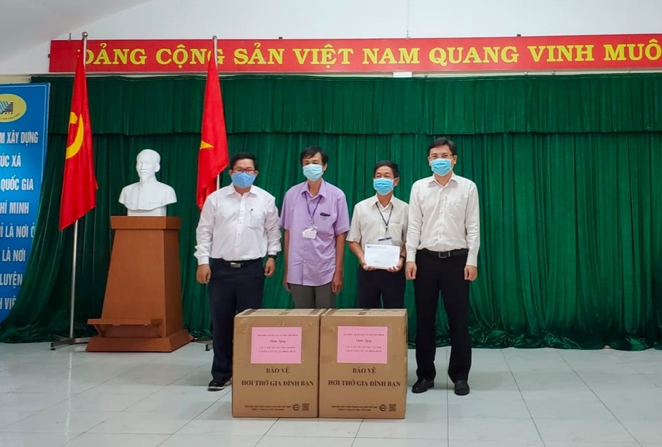 Đại học Quốc gia TPHCM trao tặng 7.000 khẩu trang tại khu cách ly - 1 Đại học Quốc gia TPHCM trao tặng 7.000 khẩu trang tại khu cách ly - 1