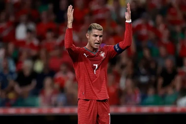 Ronaldo đối mặt án treo giò 6 tháng ở tuyển Bồ Đào Nha