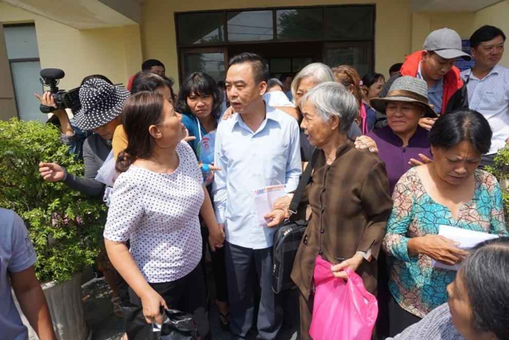 Chủ tịch tỉnh có thời gian tiếp doanh nghiệp được, sao lại không tiếp dân? - 2 Chủ tịch tỉnh có thời gian tiếp doanh nghiệp được, sao lại không tiếp dân? - 2