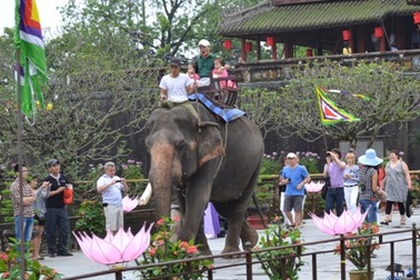 Nhiều ưu đãi cho du khách trong “Tuần lễ kích cầu du lịch cuối 2012” tại Huế