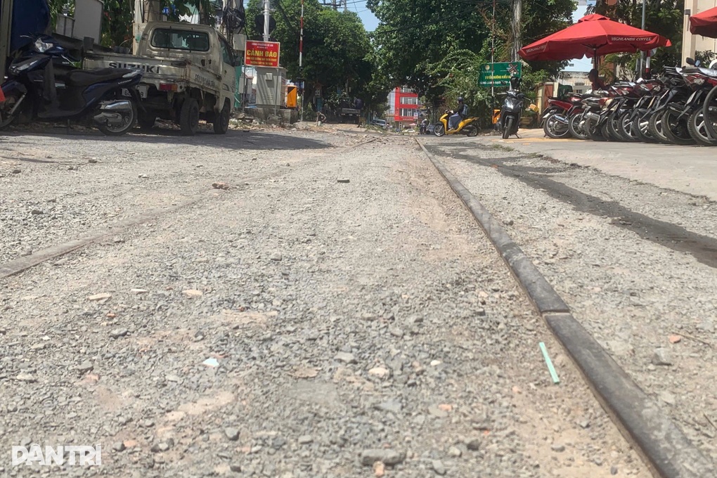 Đặt biển cảnh báo ở đường ray có nhiều người đi xe máy bị ngã ở Bình Dương - 2 Đặt biển cảnh báo ở đường ray có nhiều người đi xe máy bị ngã ở Bình Dương - 2