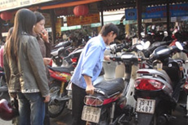 Hà Nội: Phí trông xe “nhảy” loạn xạ