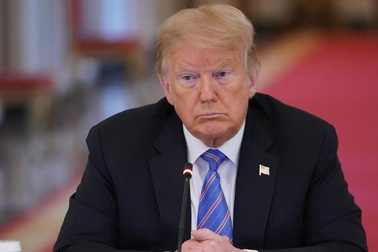 Hai nghị sĩ lưỡng đảng Mỹ tìm cách "bít cửa" tái tranh cử của ông Trump