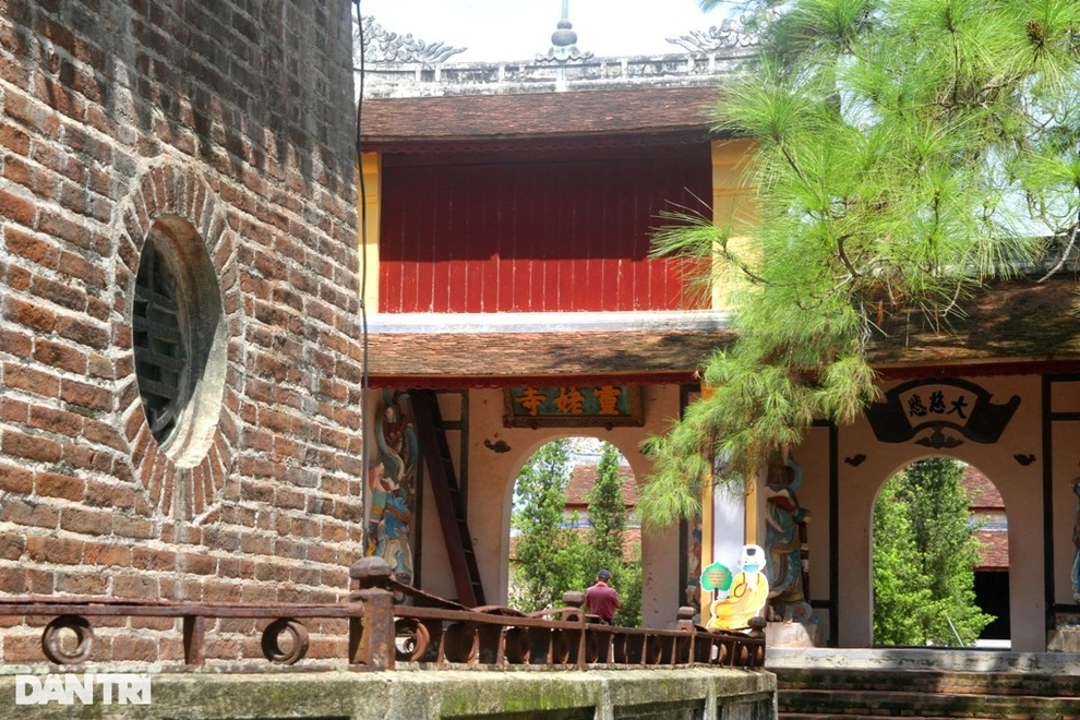 Bí ẩn bức tranh rồng bị che khuất trên cổng chùa Thiên Mụ ở cố đô Huế - 12 Bí ẩn bức tranh rồng bị che khuất trên cổng chùa Thiên Mụ ở cố đô Huế - 12