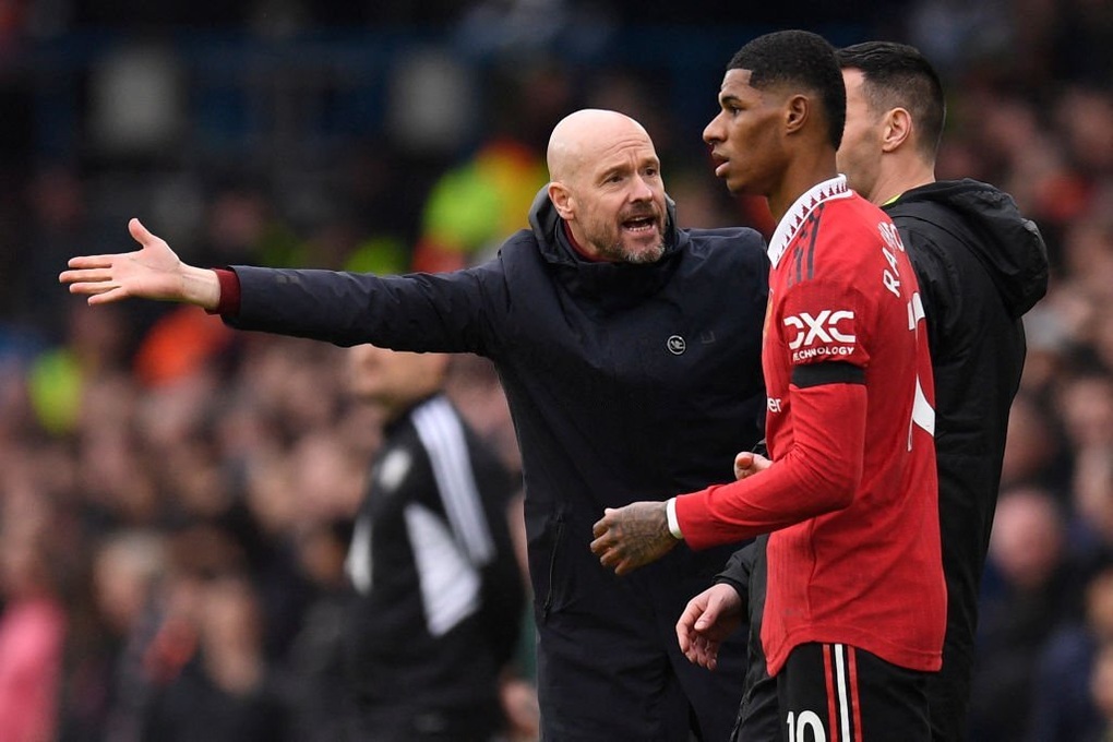 HLV Ten Hag nói điều bất ngờ về Frenkie de Jong - 3 HLV Ten Hag nói điều bất ngờ về Frenkie de Jong - 3