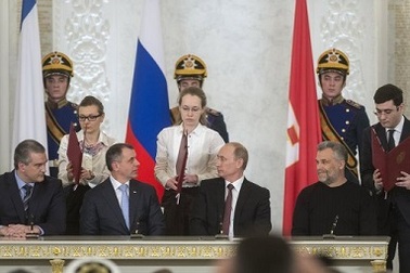 Phương Tây tức tối trước hiệp ước sáp nhập Crimea vào Nga