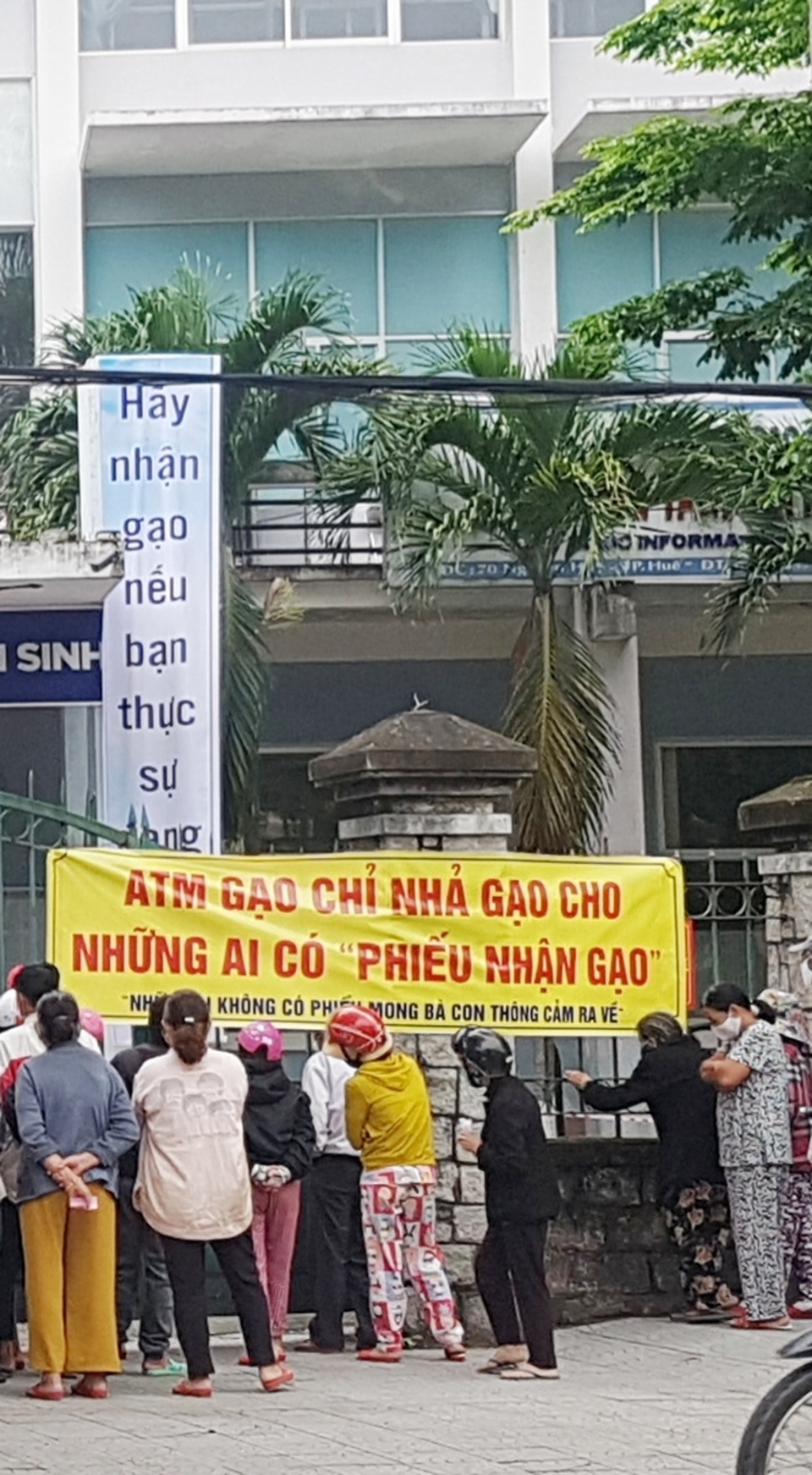 “Cây ATM gạo” chỉ được hoạt động khi đảm bảo giãn cách, an toàn - 3 “Cây ATM gạo” chỉ được hoạt động khi đảm bảo giãn cách, an toàn - 3