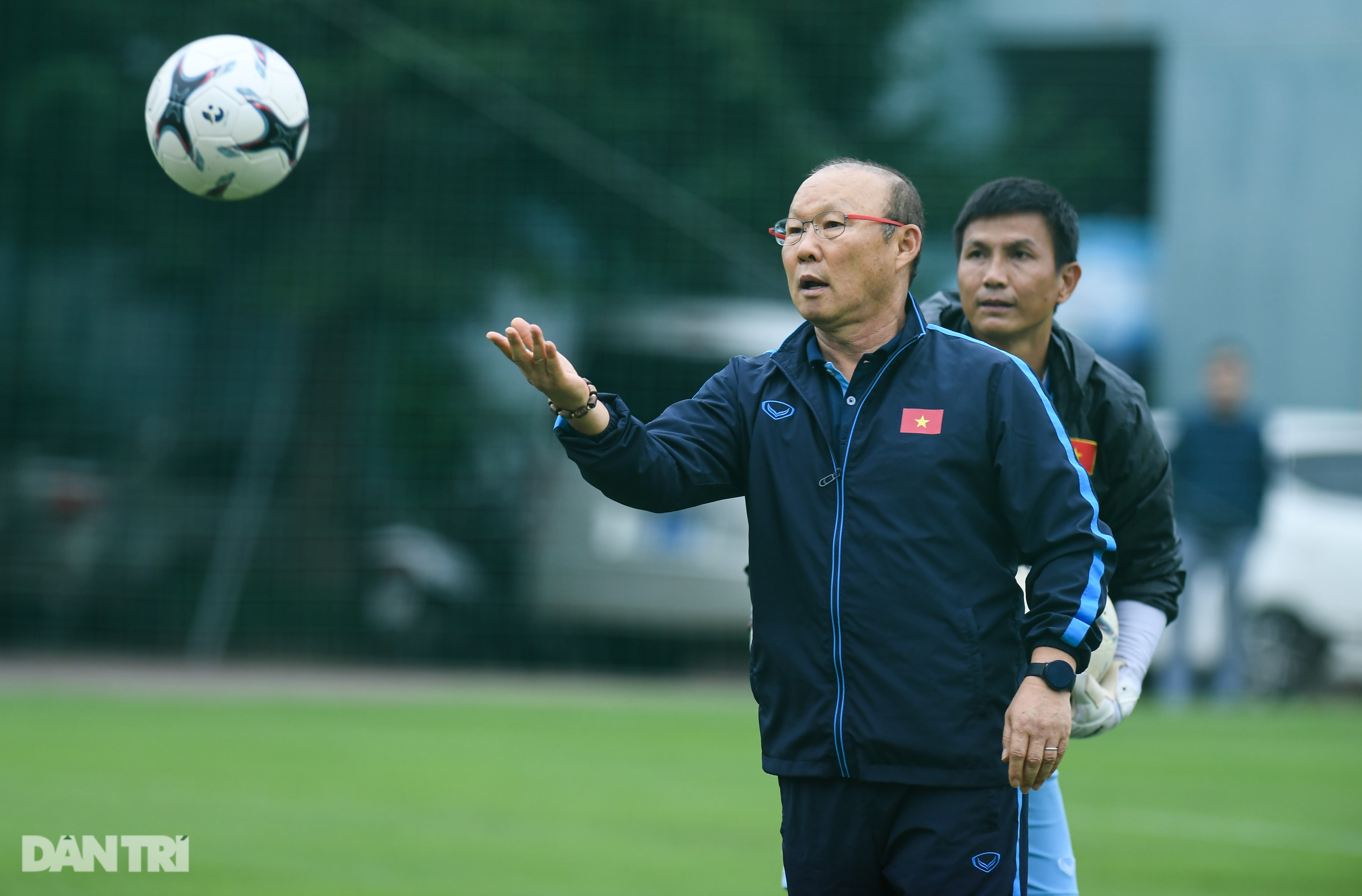 Thầy Park nhăn mặt, hướng dẫn học trò tới bung giày - 14 Thầy Park nhăn mặt, hướng dẫn học trò tới bung giày - 14