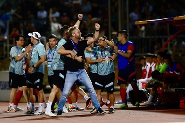 HLV Mano Polking: “Muốn dự World Cup, cầu thủ Việt Nam nên ra nước ngoài”