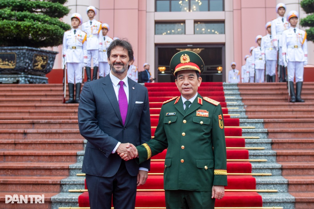 Bộ Quốc phòng sẵn sàng tiếp nhận quân nhân Slovakia sang học tiếng Việt - 1