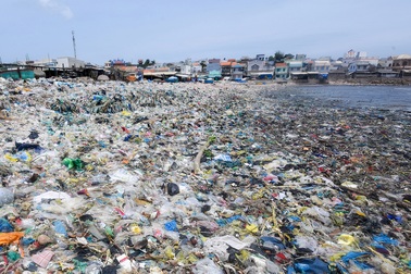 Tránh tiếng  là 1/5 nước thải đồ nhựa ra biển lớn nhất, Việt Nam quyết cấm đồ nhựa dùng 1 lần