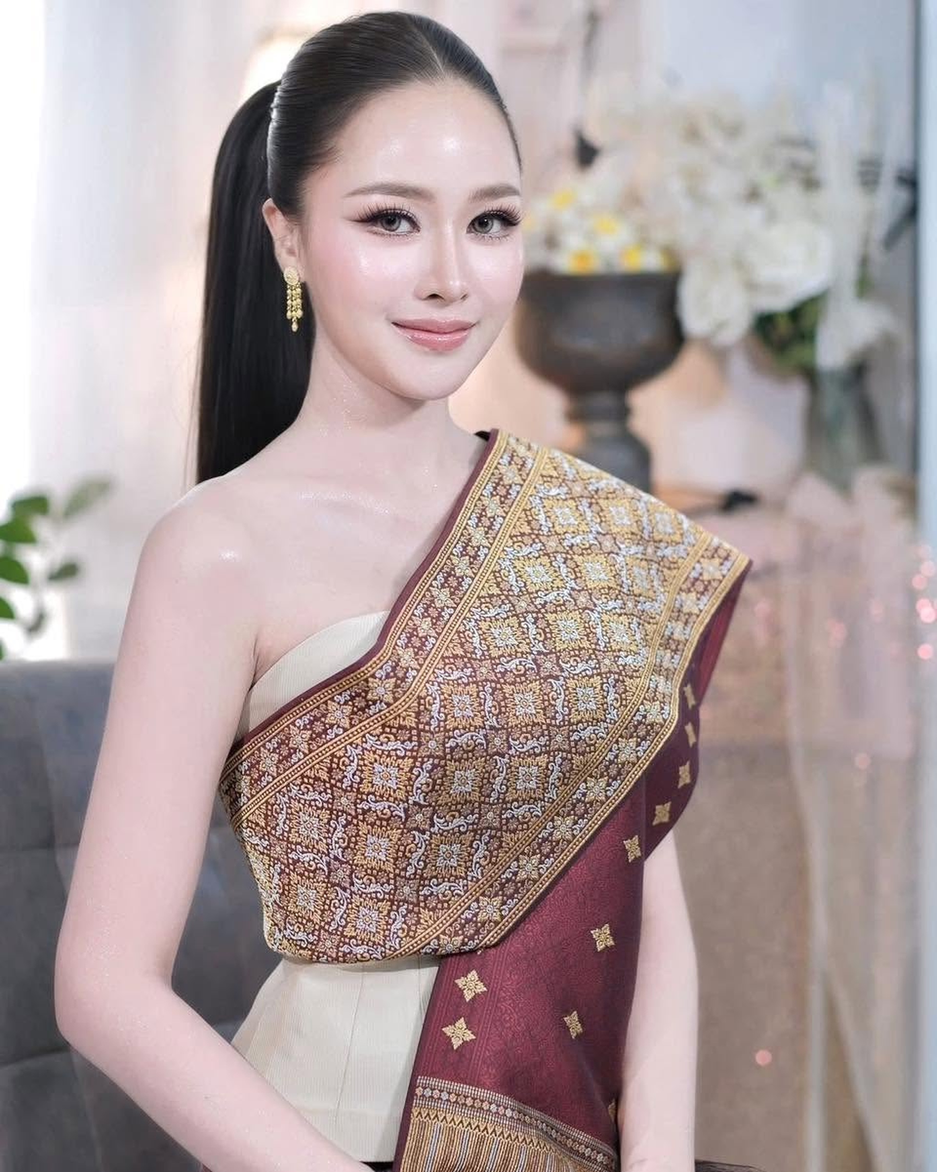 Nhan sắc trong trẻo của hoa hậu Lào nói 4 thứ tiếng, trong đó có tiếng Việt - 10 Nhan sắc trong trẻo của hoa hậu Lào nói 4 thứ tiếng, trong đó có tiếng Việt - 10