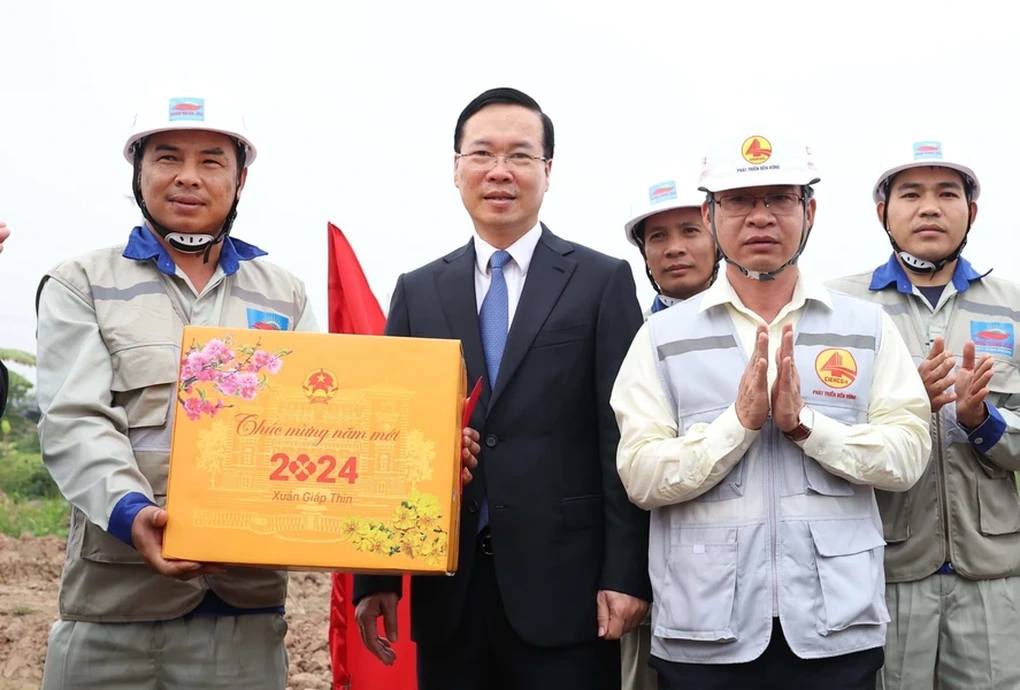 Chủ tịch nước khai bút đầu xuân tại Khu Lưu niệm danh nhân Nguyễn Trãi - 5 Chủ tịch nước khai bút đầu xuân tại Khu Lưu niệm danh nhân Nguyễn Trãi - 5