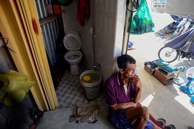 Hàng chục căn nhà "dị hình" bám theo con đường mới mở