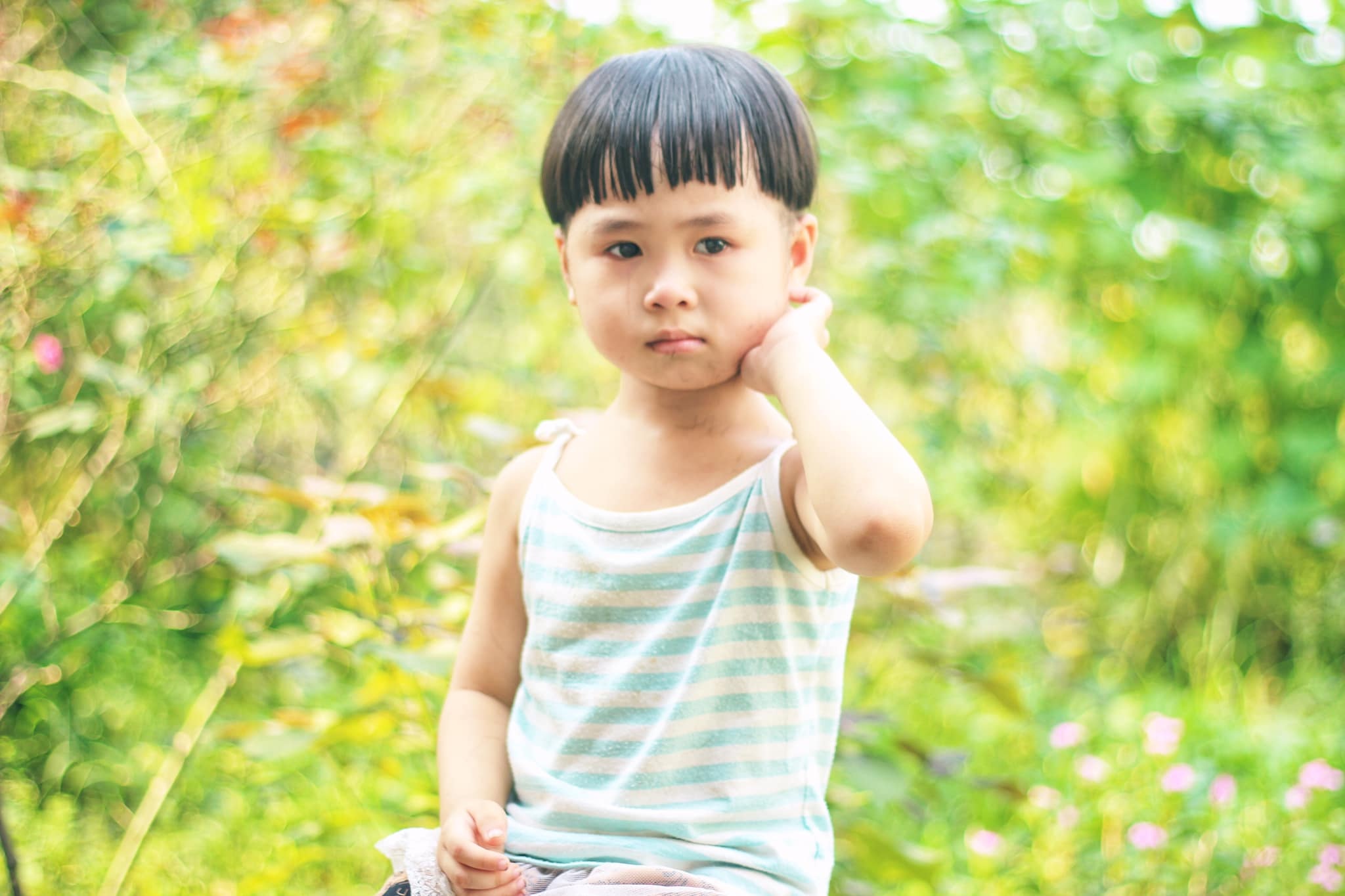 Biểu cảm cực đáng yêu của cô bé 3 tuổi cắt tóc bát úp - 13