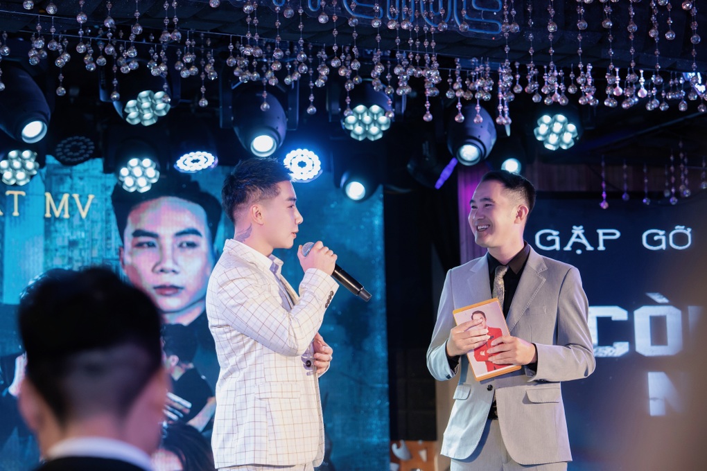 Ca sĩ Việt Lee tiết lộ cơ duyên bất ngờ đến với âm nhạc - 1 Ca sĩ Việt Lee tiết lộ cơ duyên bất ngờ đến với âm nhạc - 1