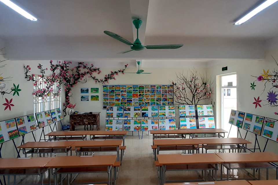 Thầy giáo trẻ Thanh Hóa truyền tình yêu đất nước tới học trò bằng tranh vẽ - 12 Thầy giáo trẻ Thanh Hóa truyền tình yêu đất nước tới học trò bằng tranh vẽ - 12