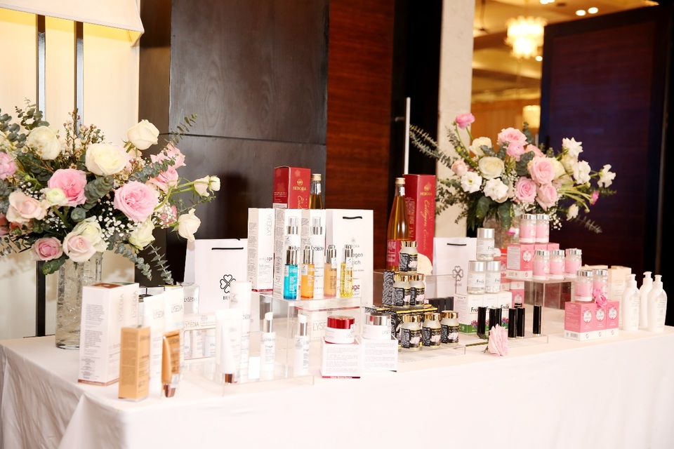 BEHE Việt Nam công bố MC Nguyễn Cao Kỳ Duyên trở thành đại sứ thương hiệu HEBORA - 3 BEHE Việt Nam công bố MC Nguyễn Cao Kỳ Duyên trở thành đại sứ thương hiệu HEBORA - 3