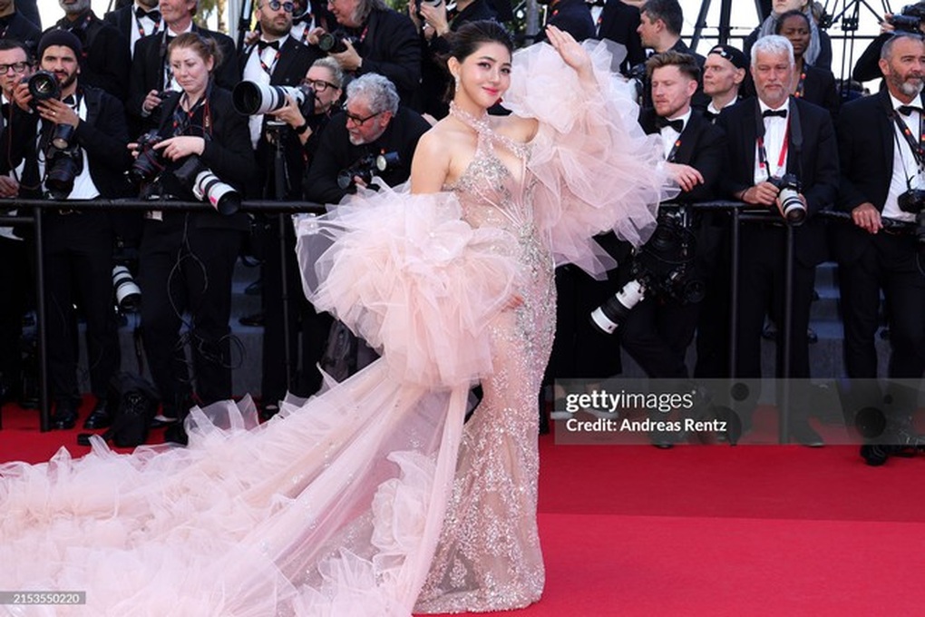 Selena Gomez thanh lịch, Eva Longoria xứng danh nữ hoàng thảm đỏ - 14 Selena Gomez thanh lịch, Eva Longoria xứng danh nữ hoàng thảm đỏ - 14
