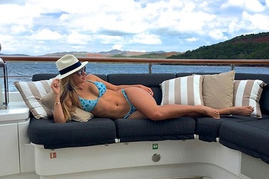 Cuộc sống "sang chảnh" của nàng kiều nữ trong hội nhà giàu