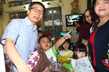 PTT Vũ Đức Đam vào tận các ngõ ngách kiểm tra các nhóm trẻ ở Đồng Nai