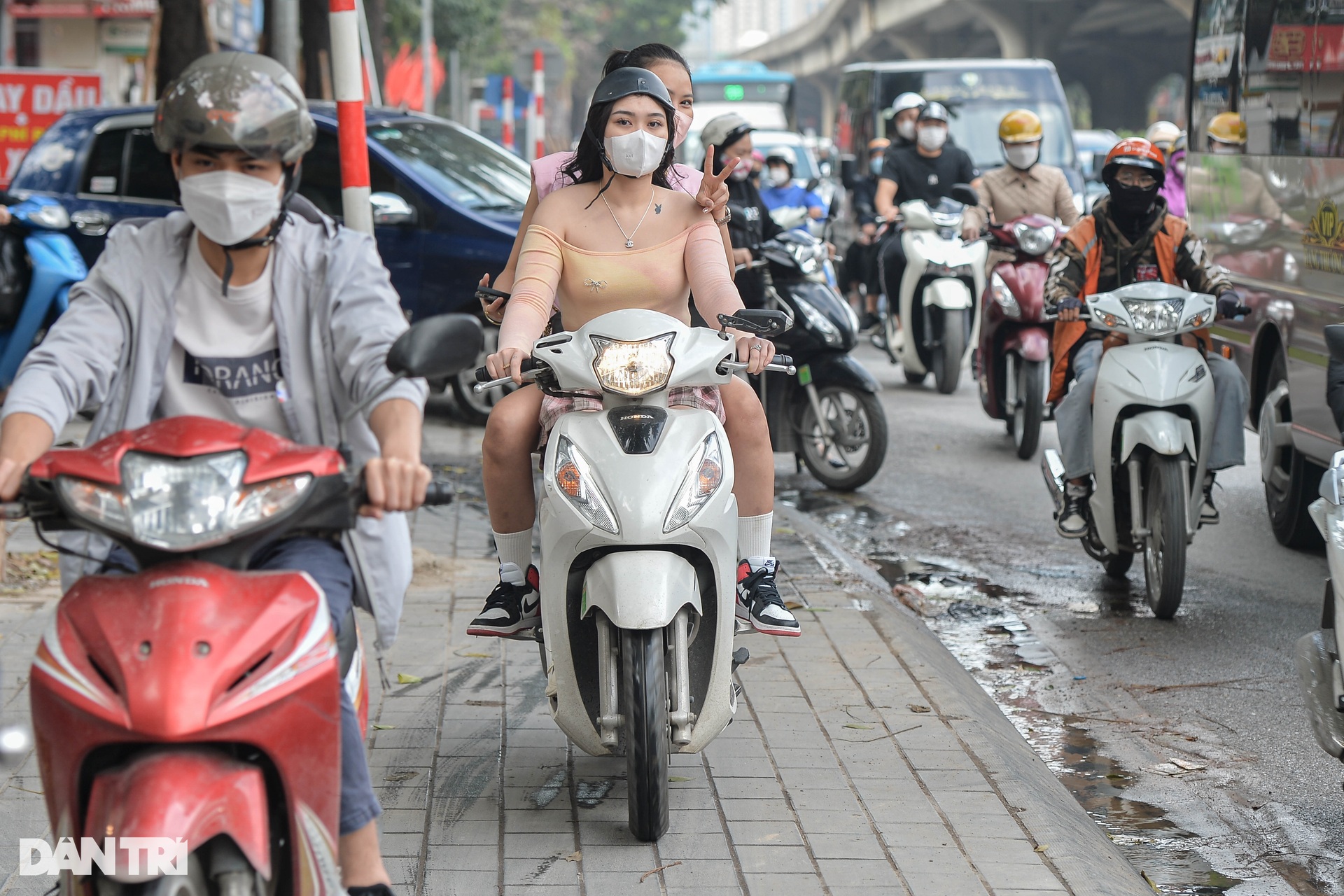 Đường phố Hà Nội những ngày cận Tết: Ùn tắc từ sáng đến tối? - 10 Đường phố Hà Nội những ngày cận Tết: Ùn tắc từ sáng đến tối? - 10