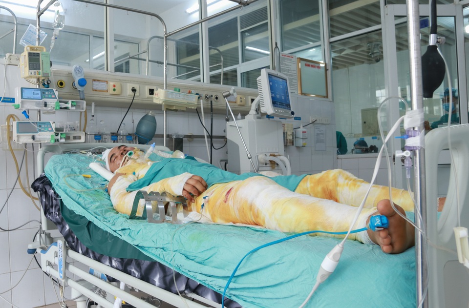Bạn đọc giúp đỡ người đàn ông bốc cháy như ngọn đuốc gần 70 triệu đồng - 3 Bạn đọc giúp đỡ người đàn ông bốc cháy như ngọn đuốc gần 70 triệu đồng - 3