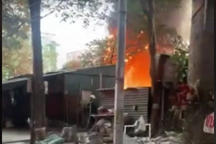 Cháy dãy nhà tạm ở Hà Nội