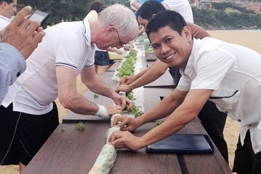 Chiếc nem cuốn kỷ lục dài hơn… nửa cây số