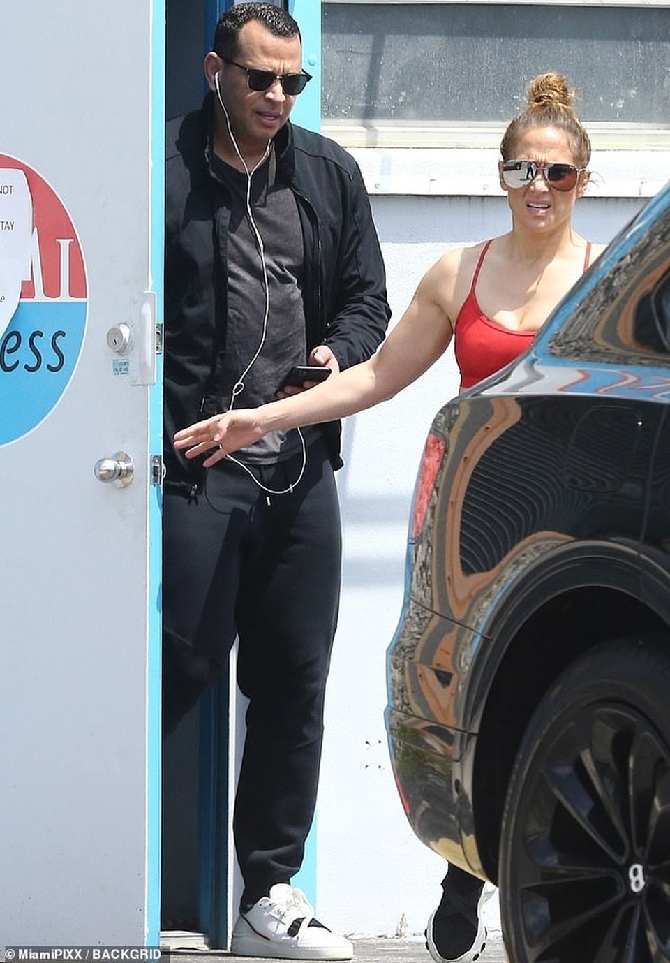 Phòng tập gym đóng cửa, Jennifer Lopez vẫn được vào - 3 Phòng tập gym đóng cửa, Jennifer Lopez vẫn được vào - 3