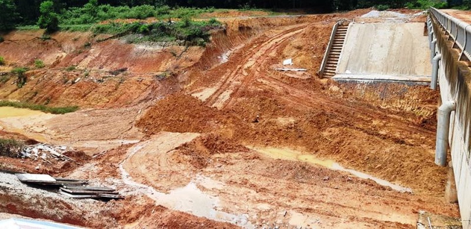 Bộ Công an điều tra dự án trăm tỷ chưa bàn giao đã sạt lở nghiêm trọng - 3 Bộ Công an điều tra dự án trăm tỷ chưa bàn giao đã sạt lở nghiêm trọng - 3