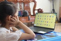 Học trực tuyến kéo dài khiến trẻ nảy sinh lo âu, kiệt sức và trầm cảm