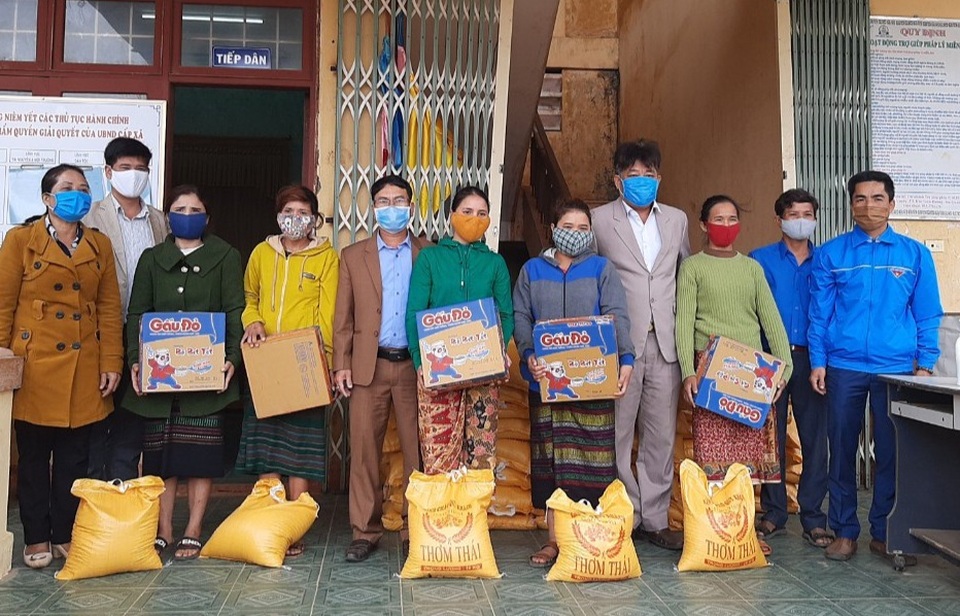 Hỗ trợ gạo cho người dân Vân Kiều, Pa Kô gặp khó khăn do dịch Covid-19 - 1