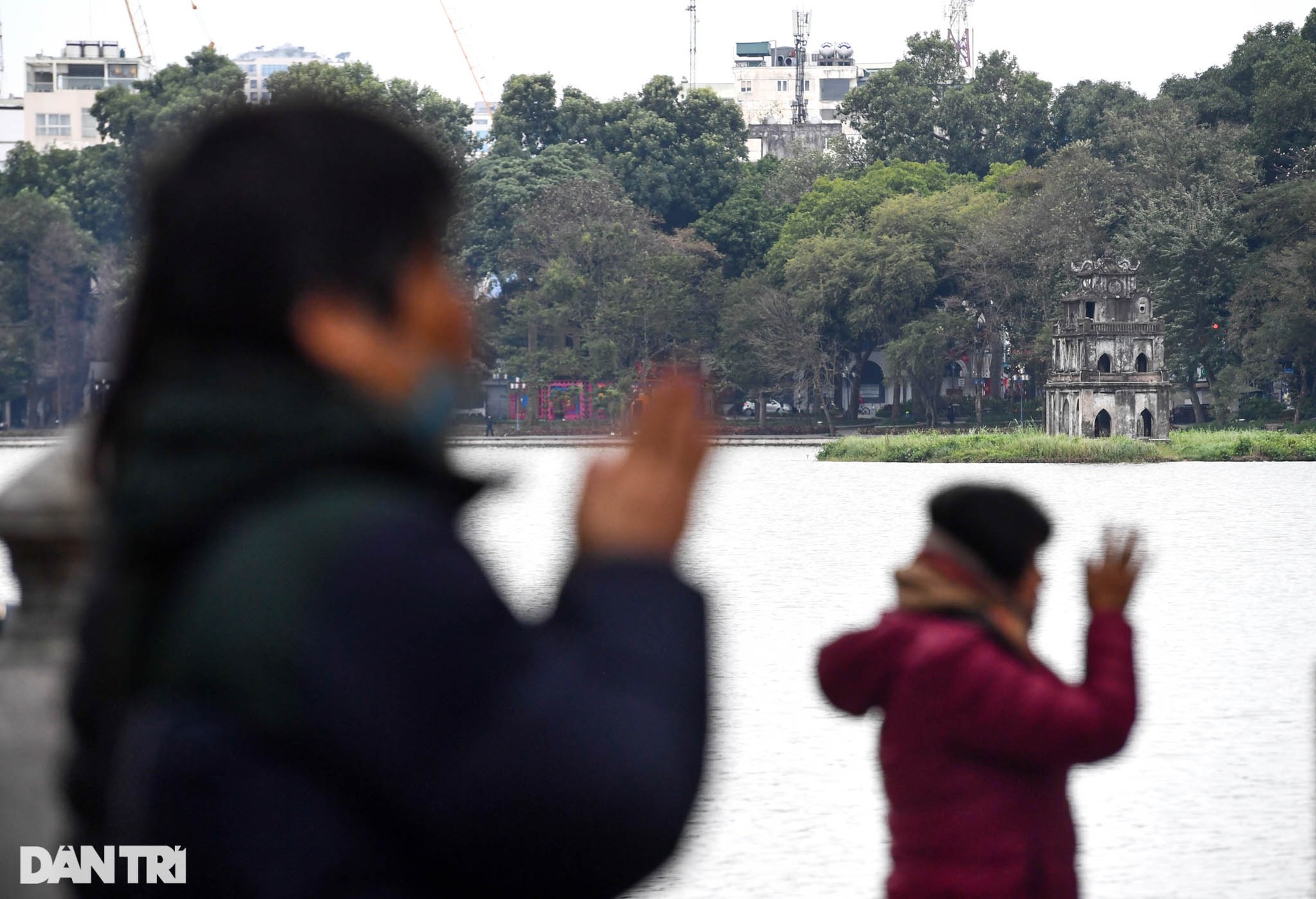 Hà Nội tĩnh mịch, vắng vẻ trong buổi sáng mùng 1 Tết - 19 Hà Nội tĩnh mịch, vắng vẻ trong buổi sáng mùng 1 Tết - 19