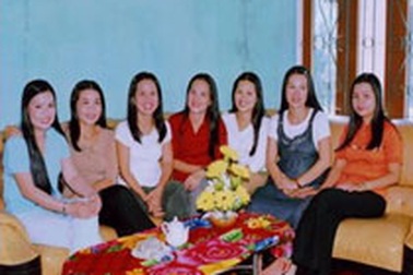 Bảy người con gái và nếp nhà sư phạm...