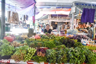 Con gà, quả trứng khó lấy hóa đơn: Luật sư đề xuất “2 làn đường” tính thuế