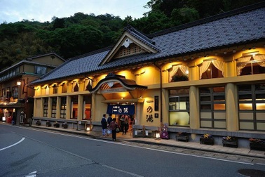 Suối khoáng nóng nghìn năm ở Nhật