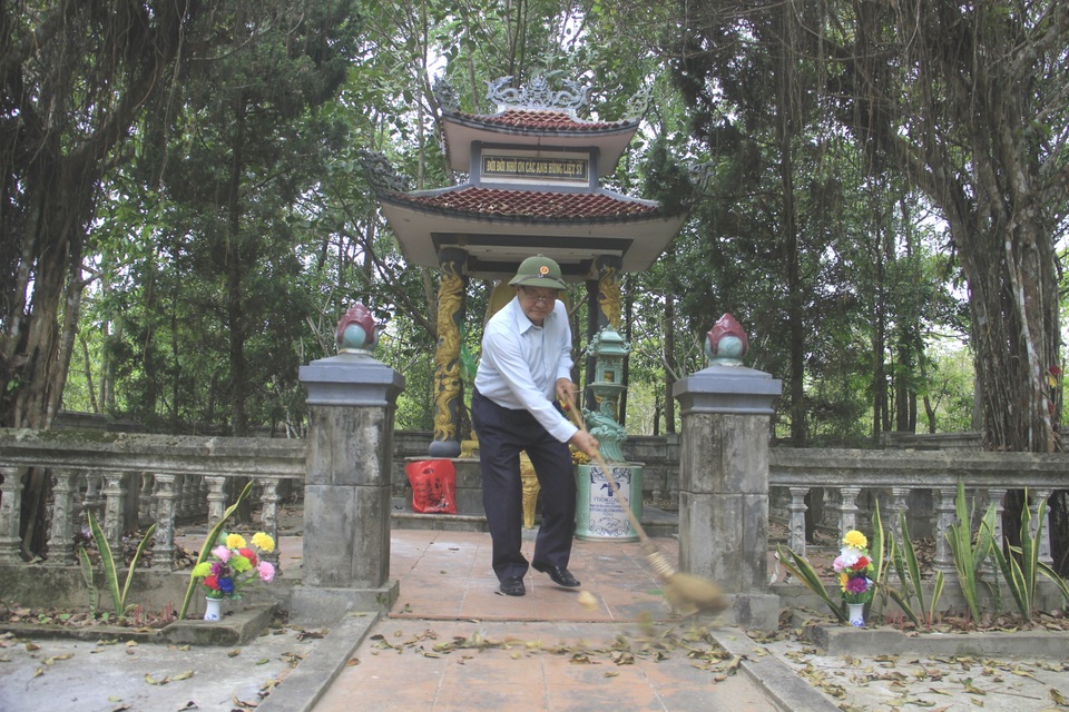 Cựu chiến binh dựng bia tưởng niệm đồng đội - 1 Cựu chiến binh dựng bia tưởng niệm đồng đội - 1