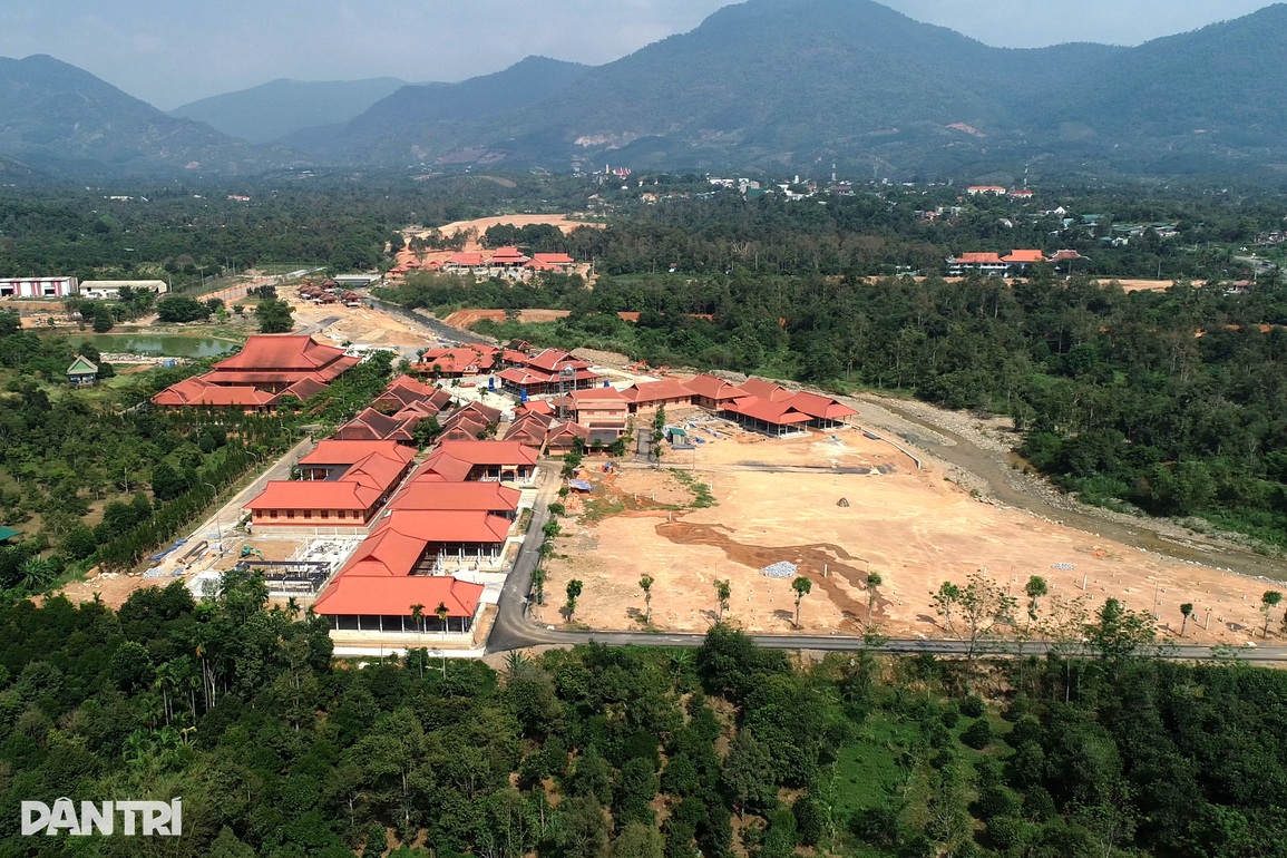 Hàng loạt công trình vi phạm trong Khu du lịch Đại Tùng Lâm Hoa Sen - 3 Hàng loạt công trình vi phạm trong Khu du lịch Đại Tùng Lâm Hoa Sen - 3