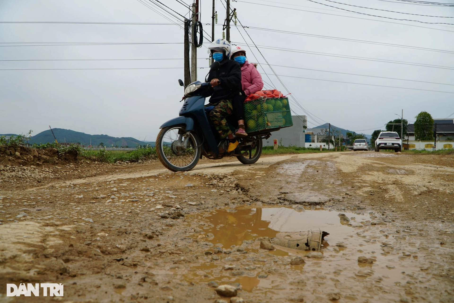 Đường bị băm nát, biến thành ao sau thi công cao tốc - 7 Đường bị băm nát, biến thành ao sau thi công cao tốc - 7