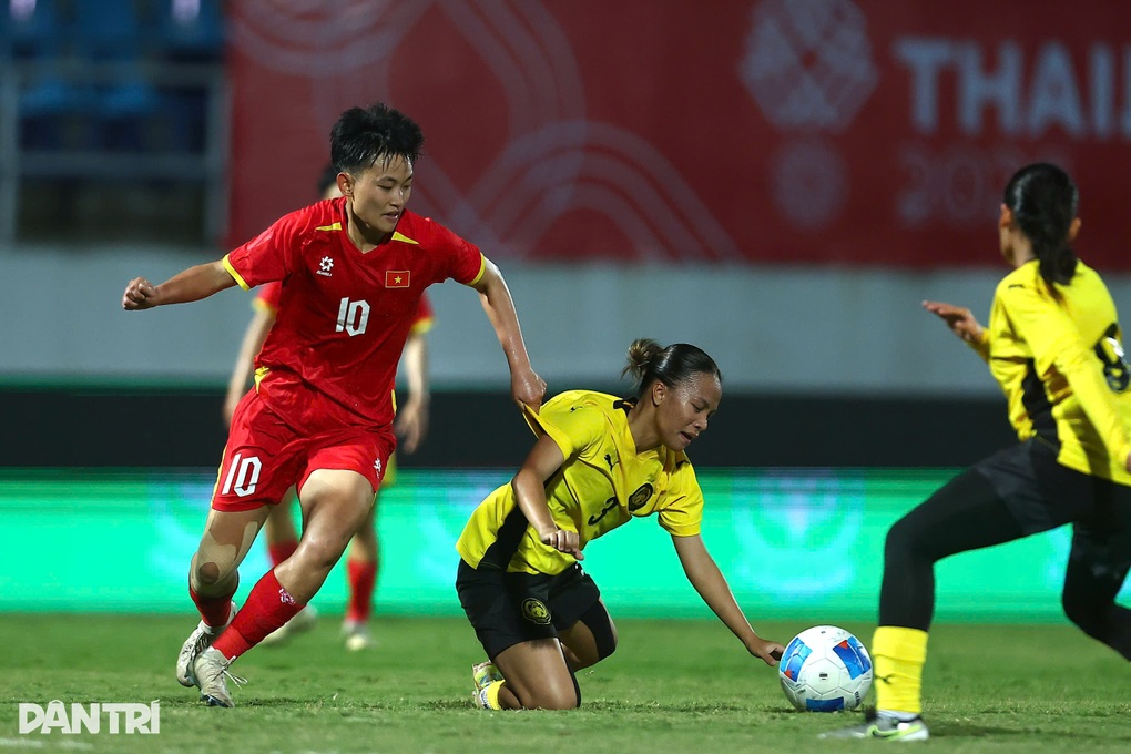 កាសែតម៉ាឡេស៊ីបានធ្វើអត្ថាធិប្បាយអំពីការបរាជ័យដ៏មហន្តរាយរបស់ក្រុមម្ចាស់ផ្ទះលើក្រុមនារីវៀតណាម - ១ Báo Malaysia bình luận khi đội nhà thảm bại trước tuyển nữ Việt Nam - 1