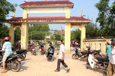 Phụ huynh phản đối sáp nhập trường: Học sinh đã đi học lại