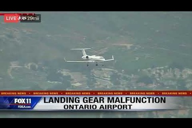 Phi cơ riêng bị rơi lốp, Jennifer Aniston gặp trục trặc khi mừng tuổi 50