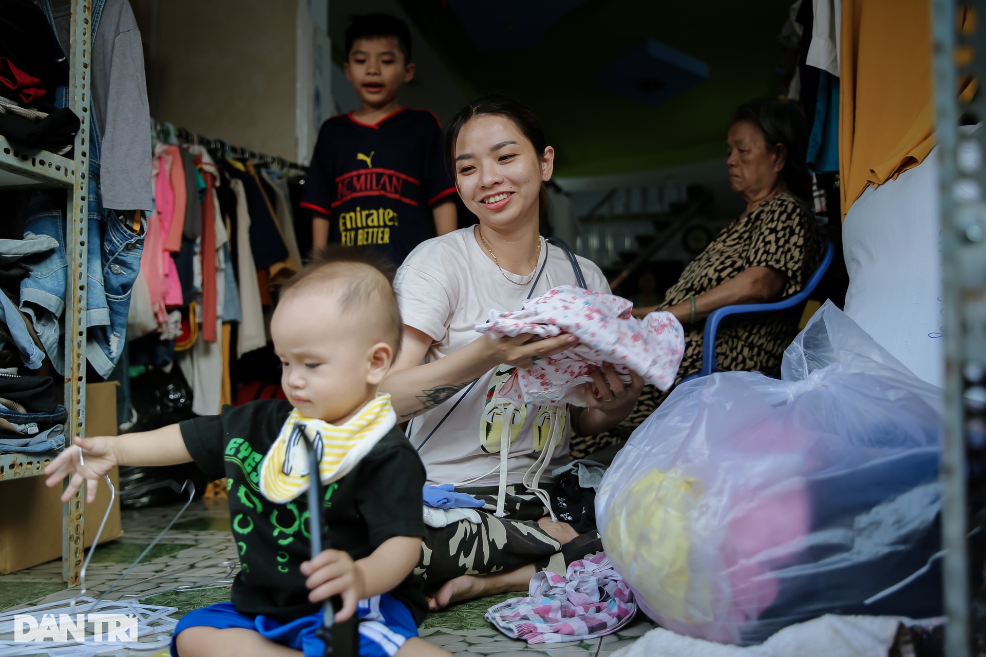 Gian hàng 0 đồng giúp người nghèo shopping thả ga - 13 Gian hàng 0 đồng giúp người nghèo shopping thả ga - 13