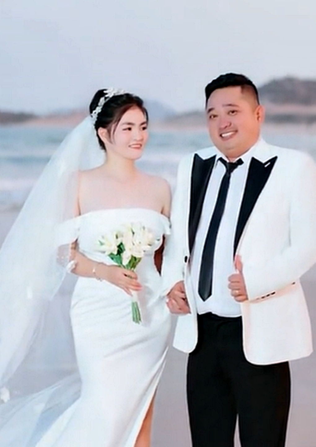 Thằng Cò Phùng Ngọc kết hôn lần 2, vợ kém 10 tuổi - 2 Thằng Cò Phùng Ngọc kết hôn lần 2, vợ kém 10 tuổi - 2