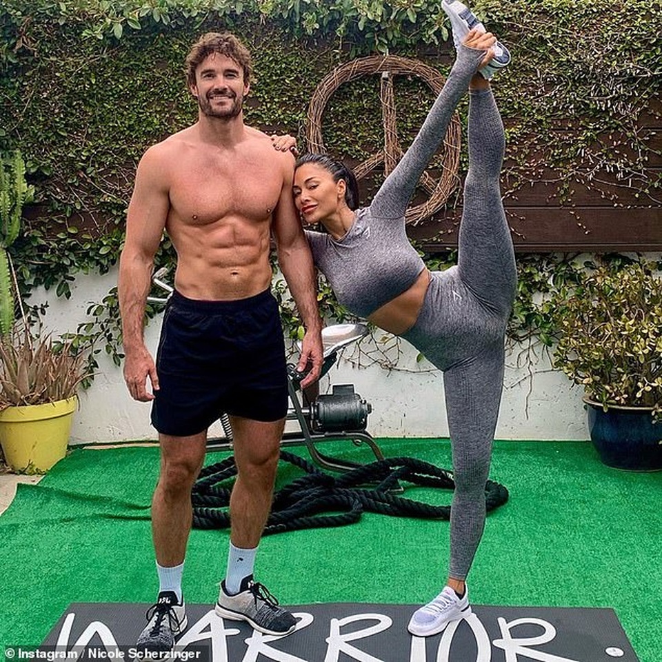 Nicole Scherzinger khoe thân hình khỏe đẹp - 1 Nicole Scherzinger khoe thân hình khỏe đẹp - 1